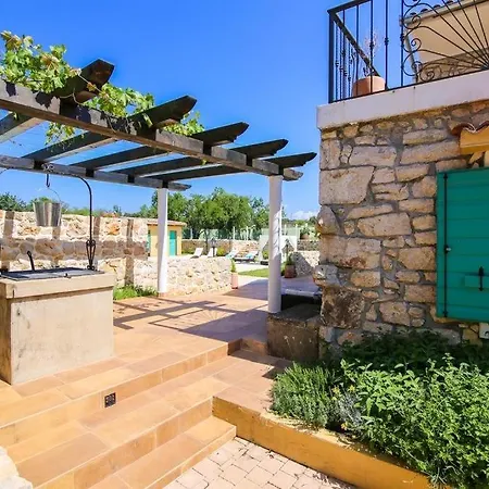 Luxury With A Swimming Pool Gornje Rastane, Biograd - 17837 * Sveti Filip i Jakov