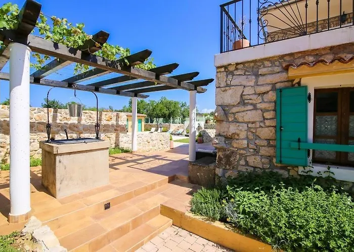 Luxury With A Swimming Pool Gornje Rastane, Biograd - 17837 * Sveti Filip i Jakov
