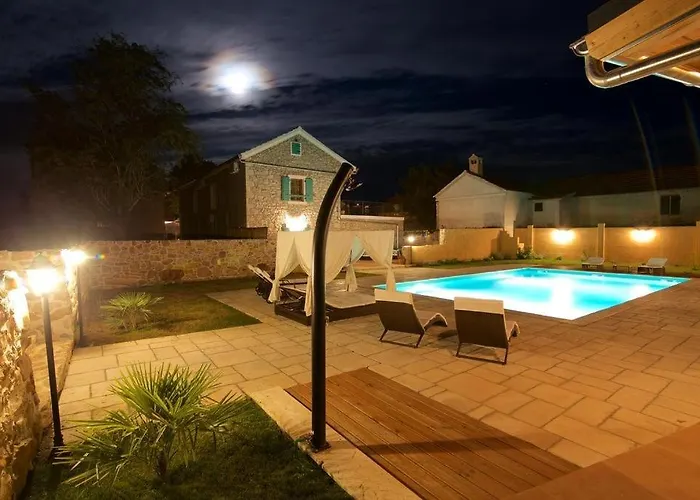 Βίλα Luxury With A Swimming Pool Gornje Rastane, Biograd - 17837
